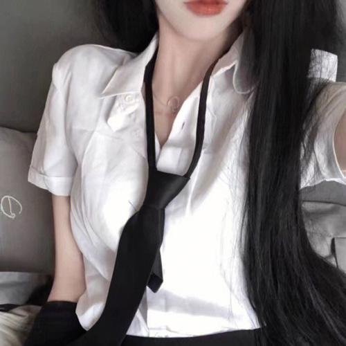 黑夜里的眼睛